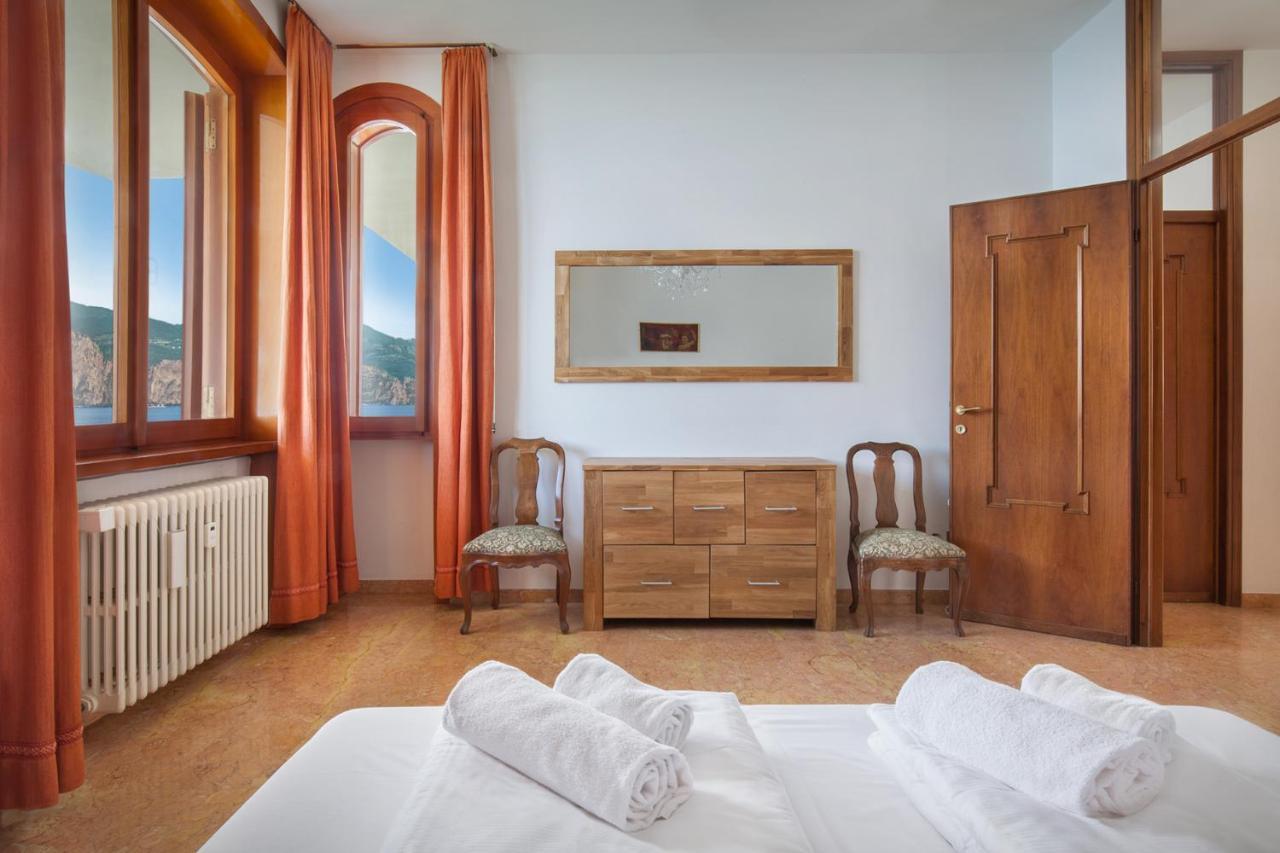 Villa Francesca-Grande Appartamento In Riva Al Lago Brenzone sul Garda Exteriör bild