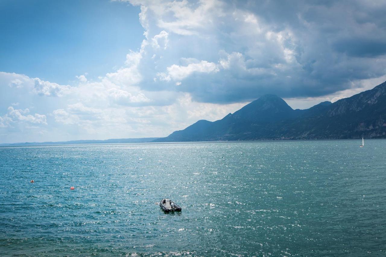 Villa Francesca-Grande Appartamento In Riva Al Lago Brenzone sul Garda Exteriör bild